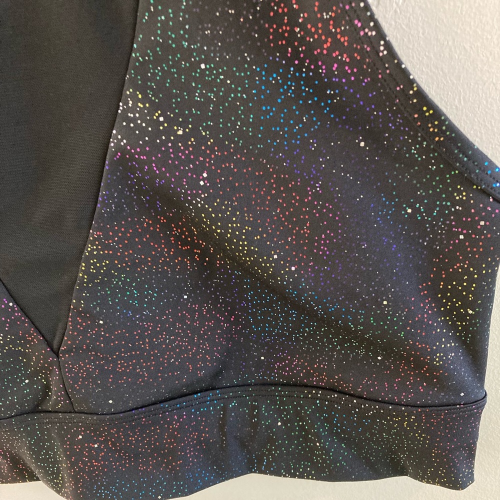 @poshizmynizz New ⭐️ Sports Bra w. Mesh Detailing - Picture 6 of 7